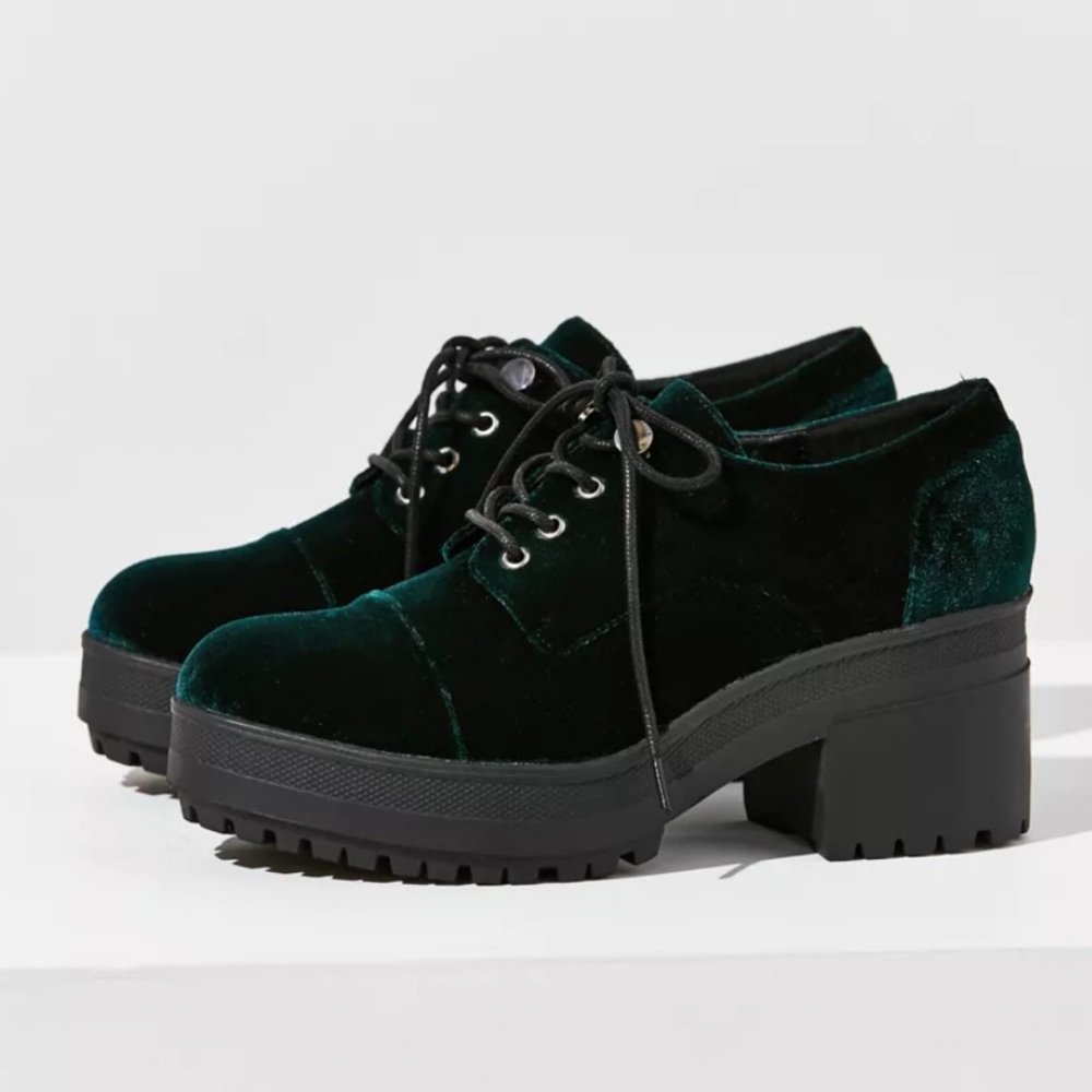 NEW Urban Outfitters Sadie Velvet Oxford Green 8
